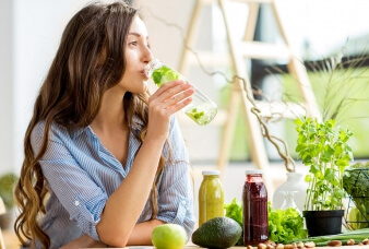 ماك بوك برو. المزيد من القوة للتمكين.